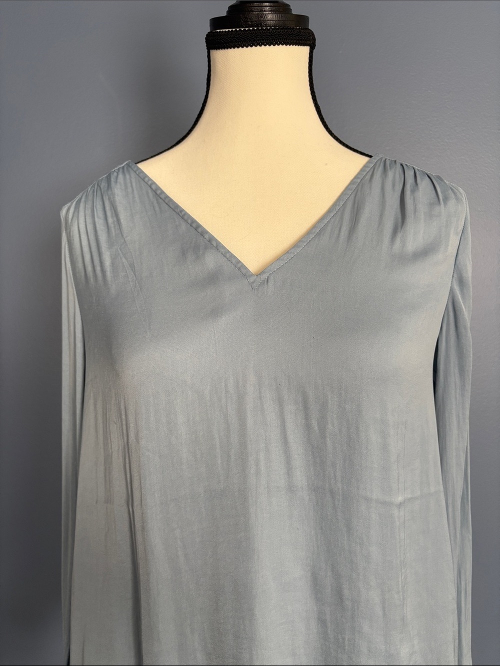 Light Blue V-Neck Long Sleeve Women's Top size XS - Picture 2 of 6